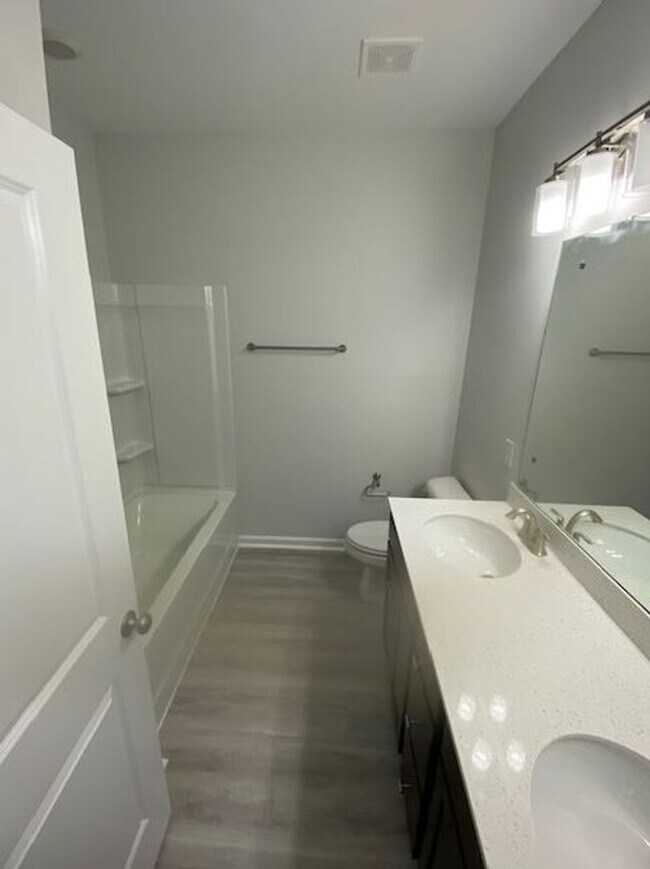 Building Photo - 139 Danbury Ct