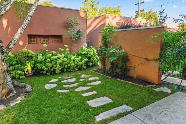 Building Photo - 2105 N 33rd St
