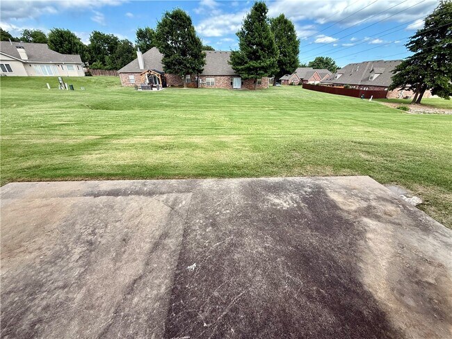 Building Photo - 4214 N Meadow View Dr
