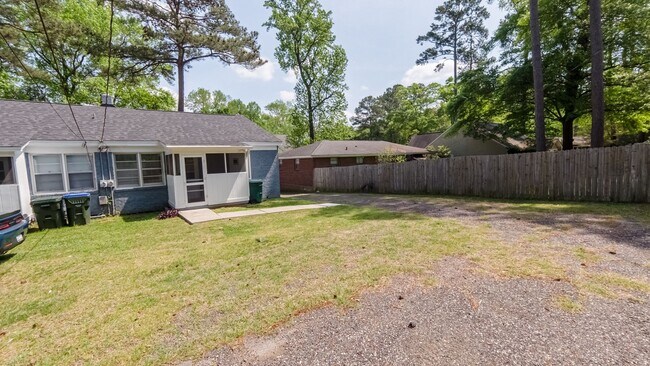 Building Photo - Solid brick duplex located in Forest Acres