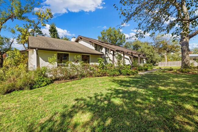 Building Photo - 515 NW D St