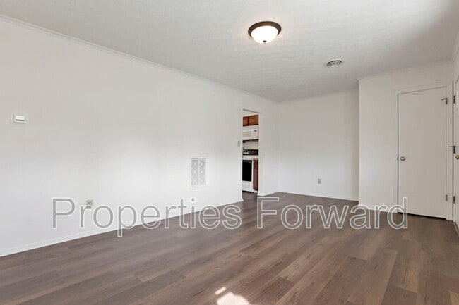Building Photo - 4379 Maplegrove Dr