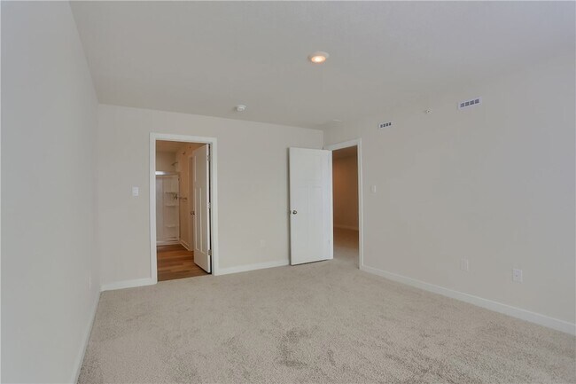 Building Photo - 122 Scotland Ln