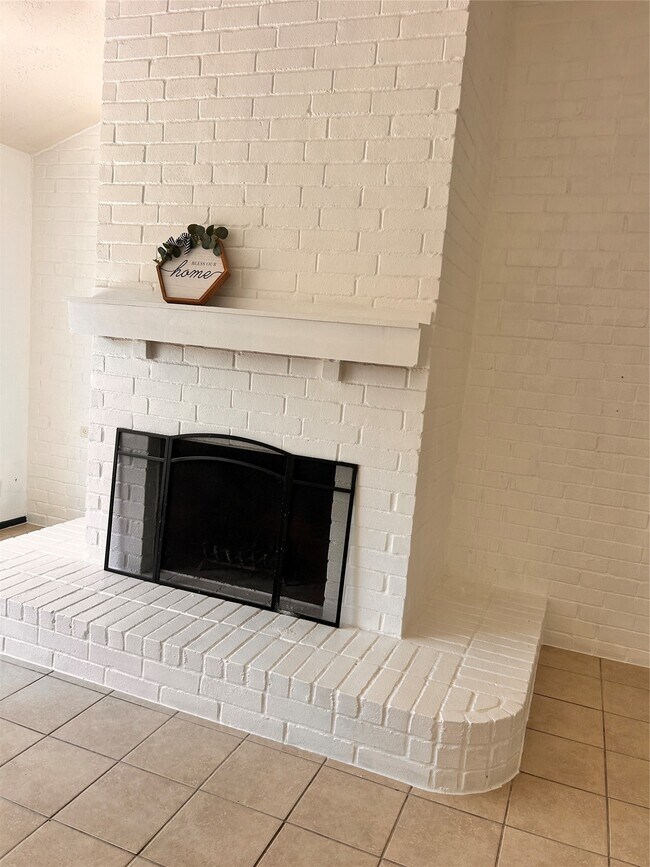 Building Photo - 10502 Long River Dr