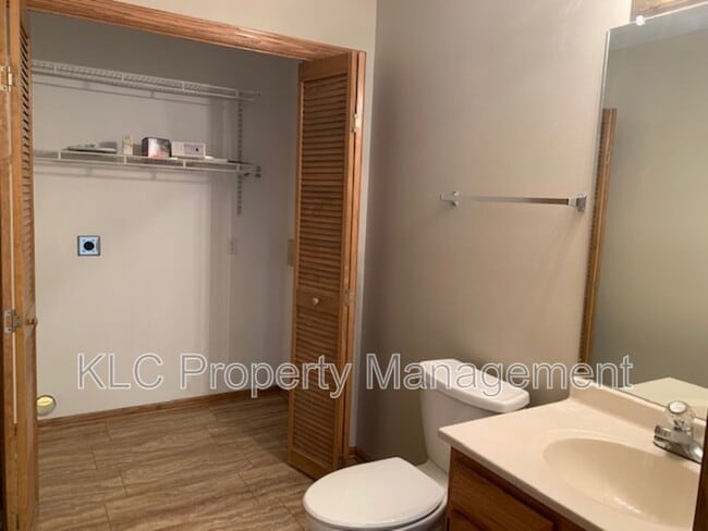 Building Photo - 15417 Ridgeview Dr