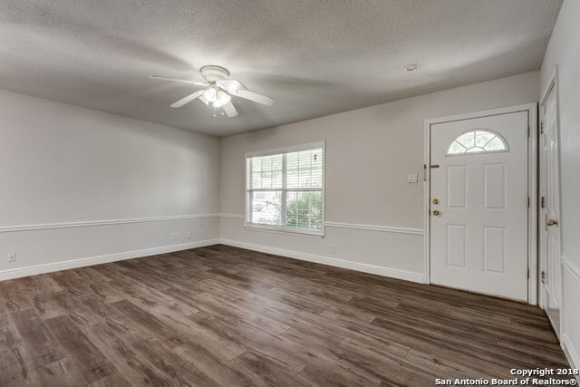 Building Photo - Like New Home in Springfield Neighborhood. - Realtor Commission: $500