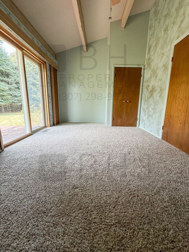 Building Photo - 21 Mills Ln