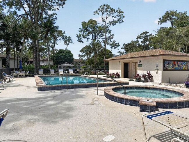 Building Photo - 2 bed 2 bath annual rental *** First floor condo *** Kings Lake Community