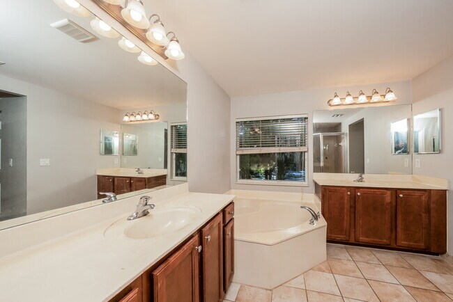 Building Photo - 7617 Jewelwood Dr