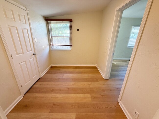 Building Photo - Updated 3 Bed/2 Bath Home For Rent!