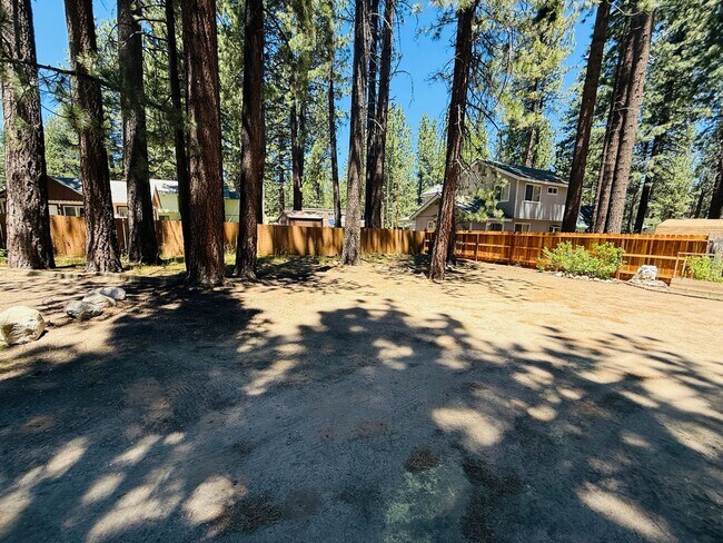 Building Photo - 1227 Sierra Blvd