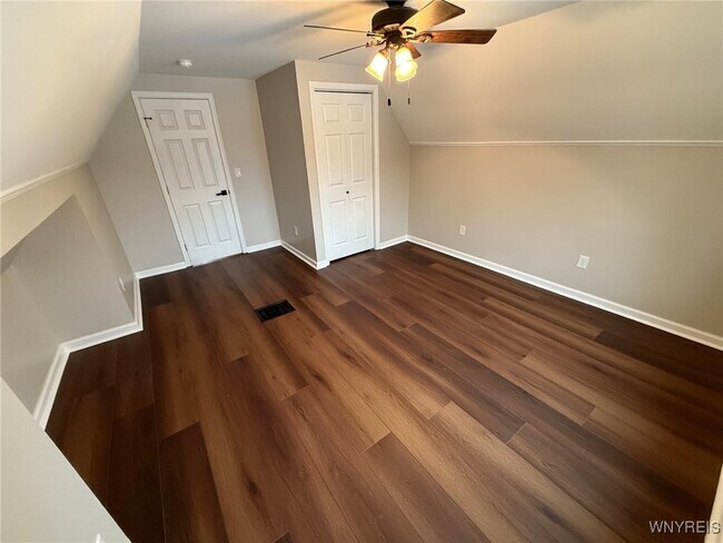 Building Photo - 307 Grandview Ave