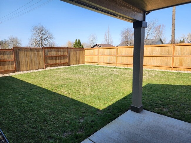 Building Photo - New 3 bedroom Hayden Home