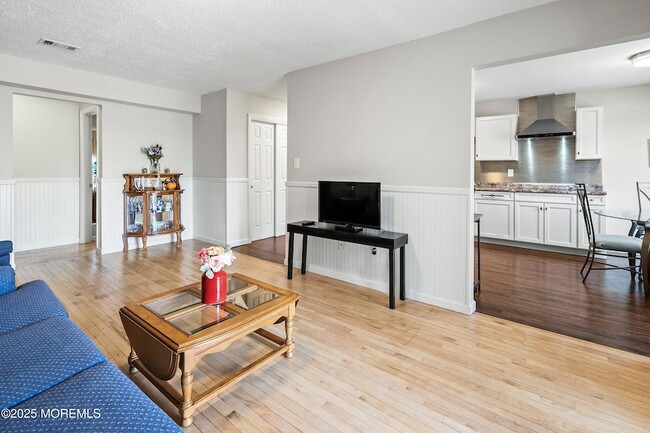 Building Photo - 98 Beachway Ave