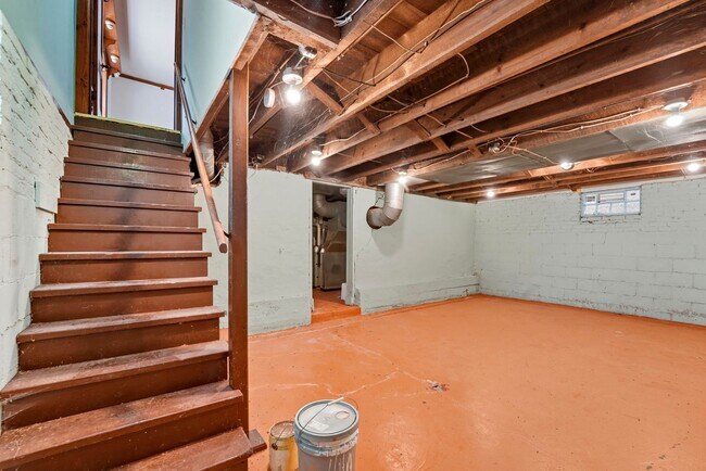 Building Photo - NEW LISTING! Spacious 3-Bedroom Home with ...