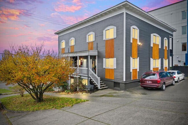 Building Photo - 612 S 18th St