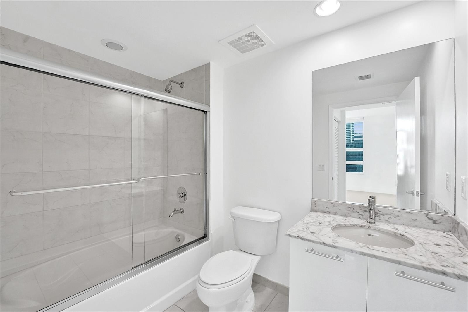 Building Photo - 950 Brickell Bay Dr