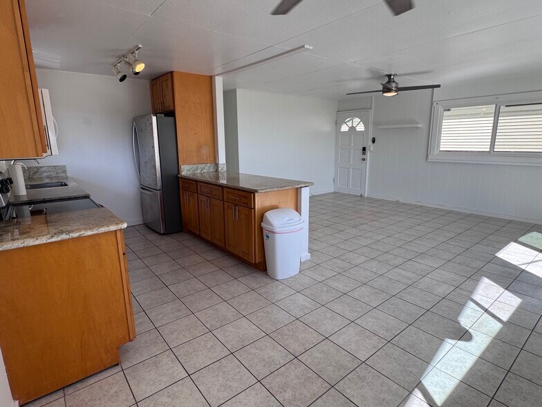 Building Photo - 1576 Pahulu St