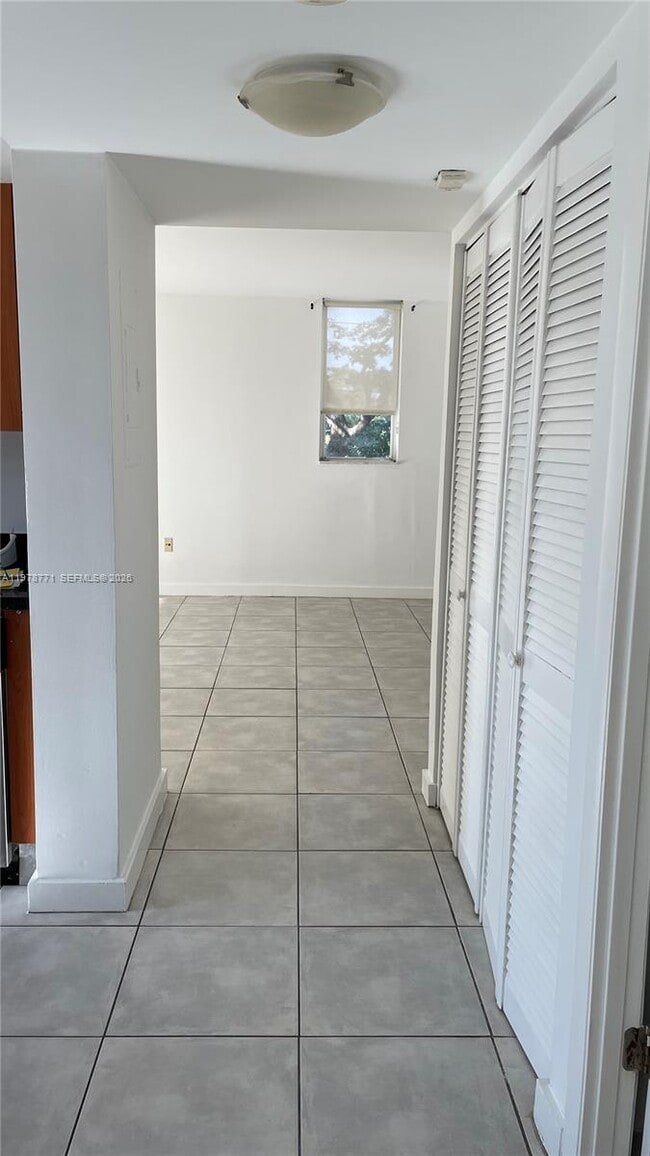 Building Photo - 650 NE 64th St