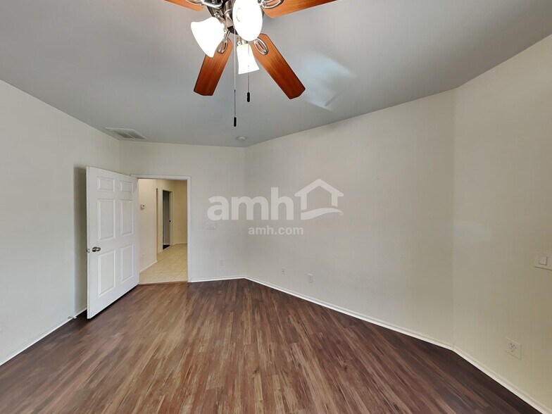 Building Photo - 10363 E Juanita Ave