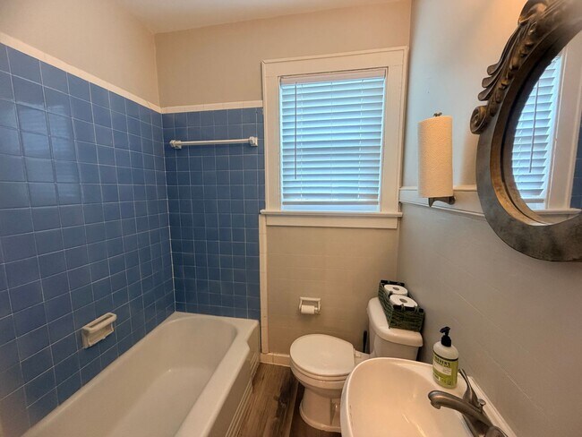 Building Photo - 1552 Sunnyside Dr