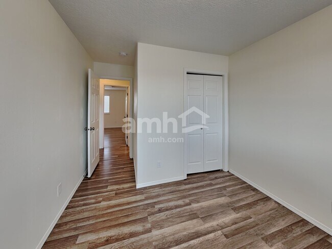 Building Photo - 16605 Sadie Ave