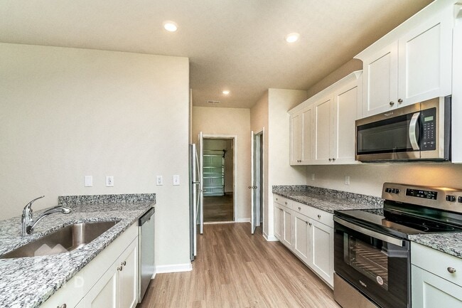 Building Photo - 65 Royal Mdw Dr