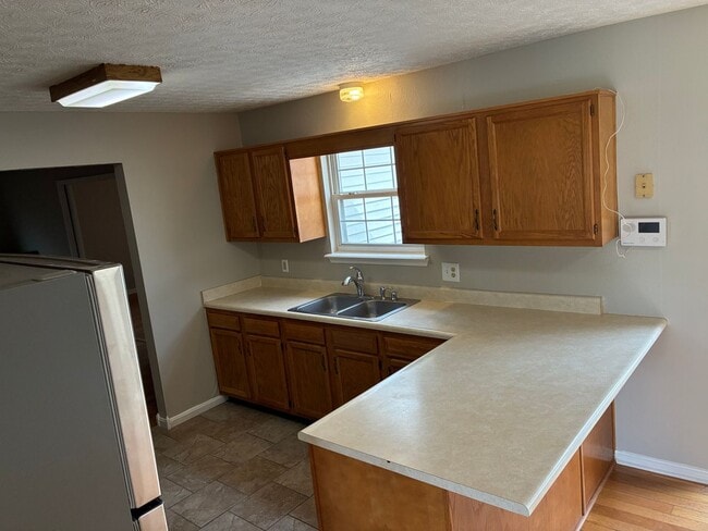 Building Photo - **NEW PRICE**   **New Paint**   **New Carpet**  Ready for YOU!!