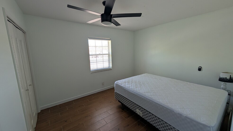 Bedroom - 14915 Whatley Rd