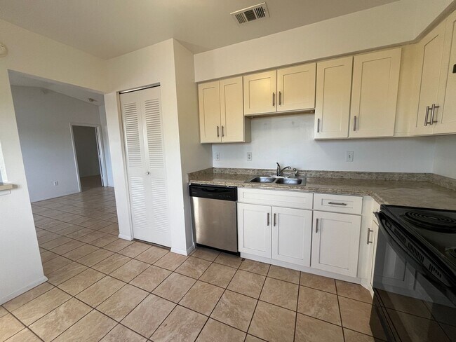 Building Photo - Available Now 2/2 in Port Charlotte