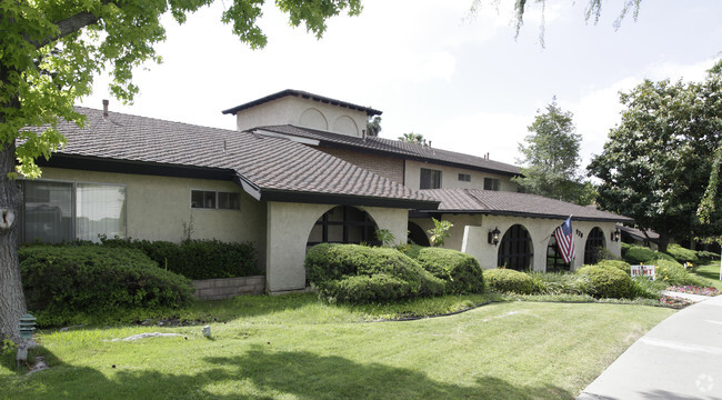Primary Photo - Stoneridge Apartments