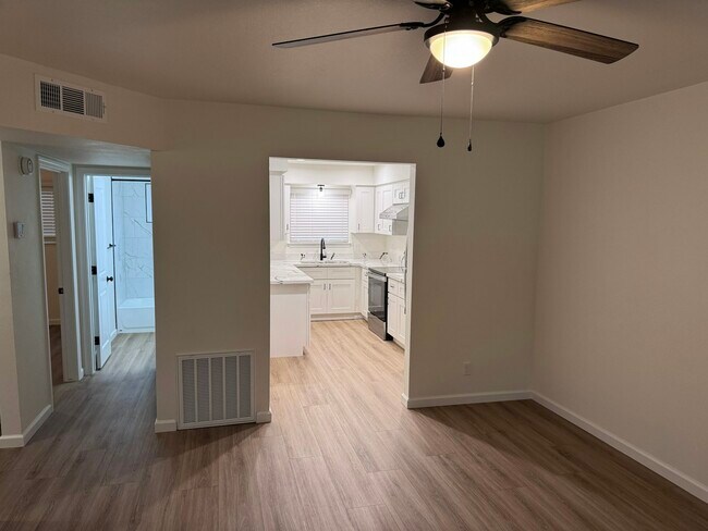 Building Photo - 2122 N Glenn Ave