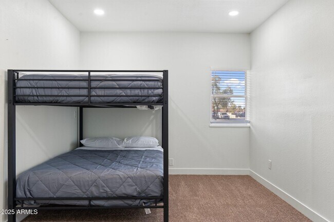 Building Photo - 1759 N Spring Cir