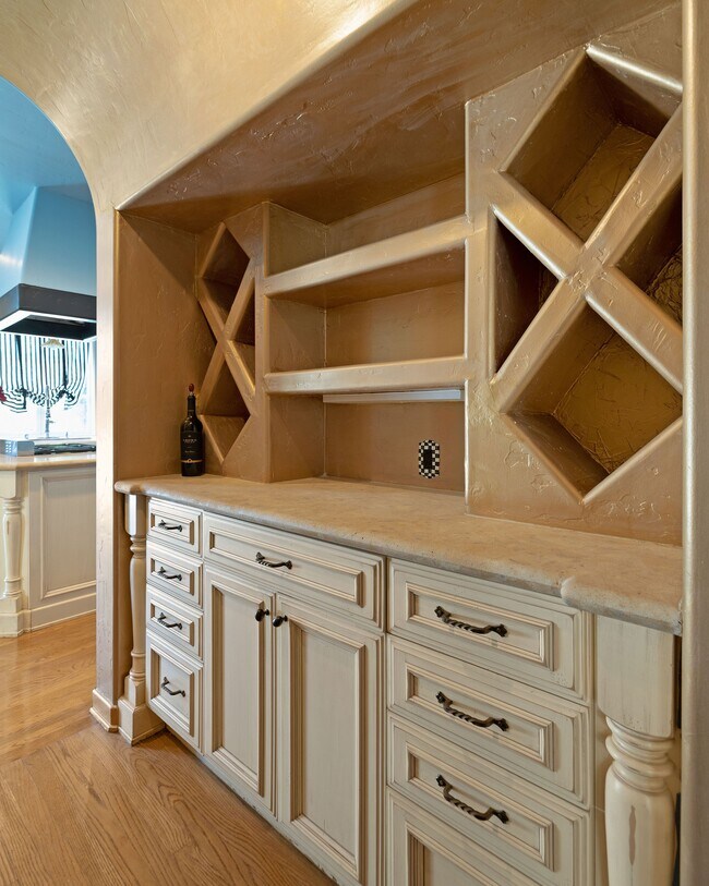 Building Photo - 1809 Palos Verdes Dr W