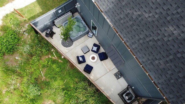 Building Photo - 515 Altic St