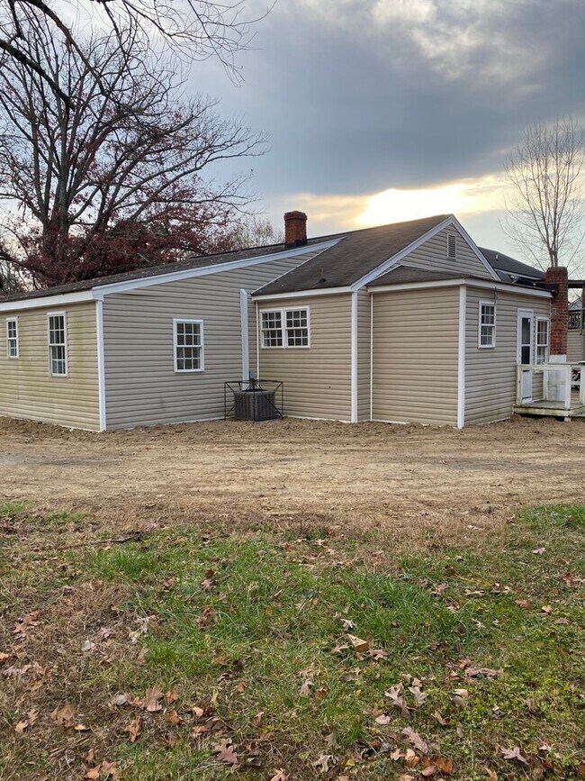 Building Photo - 2700 E Belt Blvd