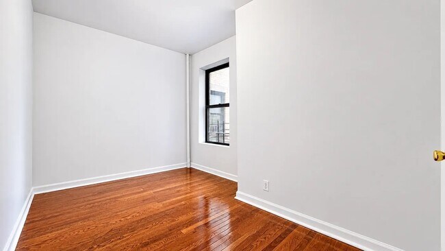 Building Photo - 509 W 174th St