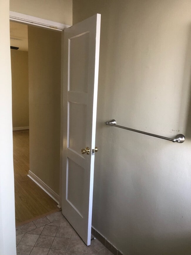 Bath - 1745 N Hollywood Way