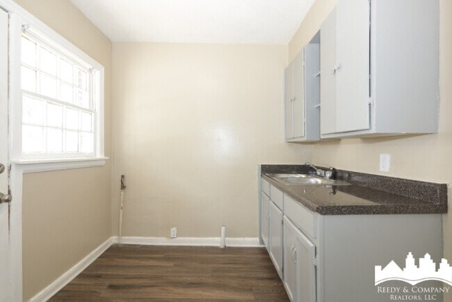 Building Photo - 3149 Jackson Ave
