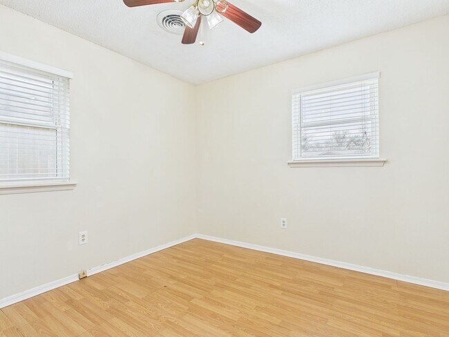 Building Photo - 4663 SE Brighton Dr