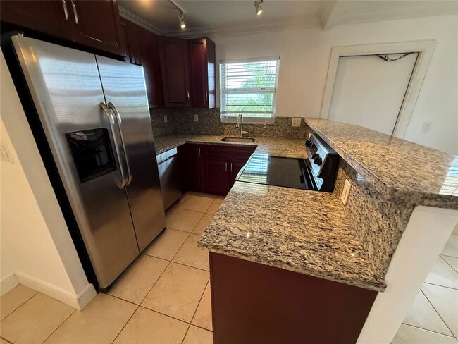 Building Photo - 2400 NE 10th St