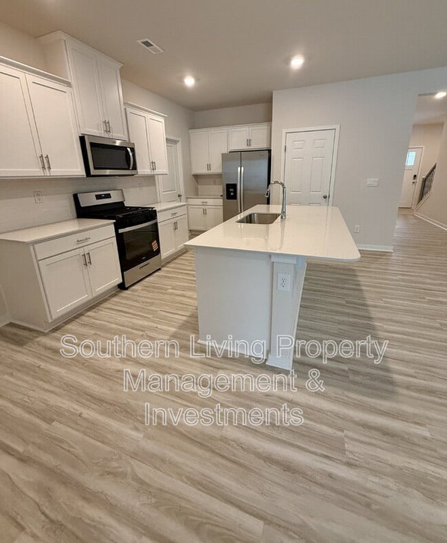 Building Photo - 12027 Zazu Wy