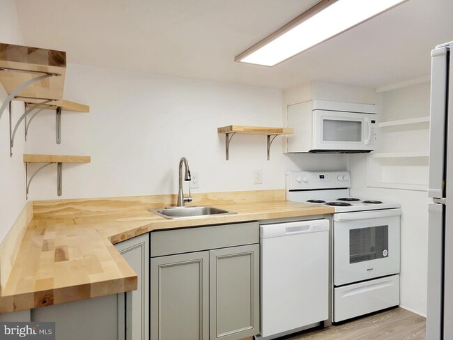 Building Photo - 235 Kern St