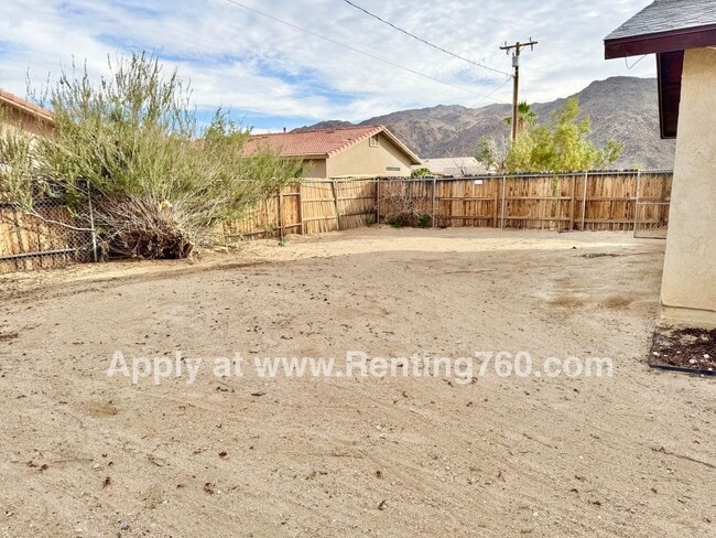 Building Photo - Comfortable 3 Bed 2 Bath Home