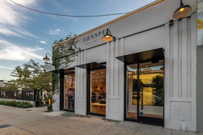 Building Photo - 713 New Depot St