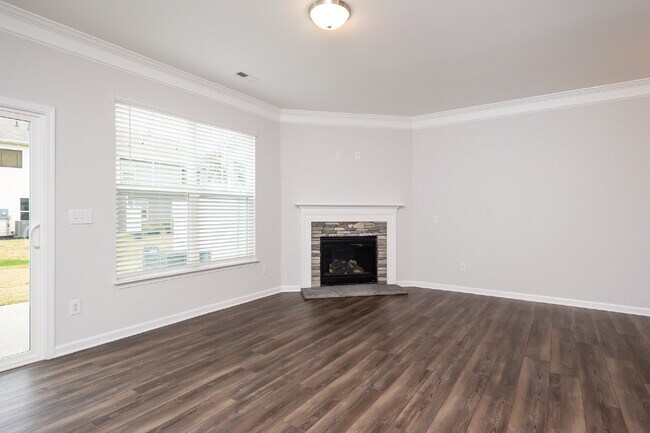 Building Photo - Elegant 3BR,2.5BA Townhome with Modern Finishes $1950/mo rent***