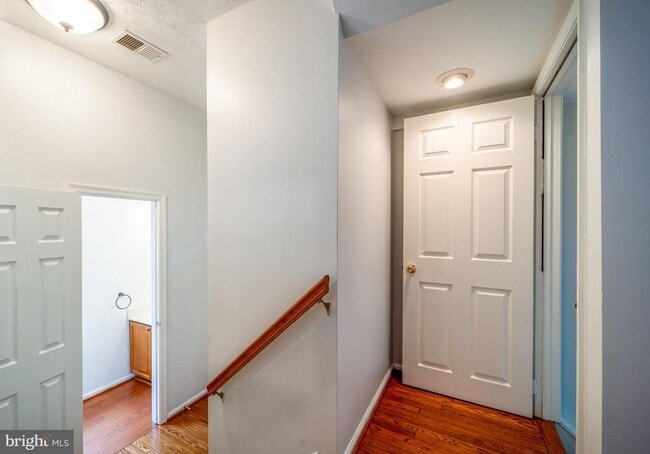 Building Photo - 8501 Blue Bird Woods Ct