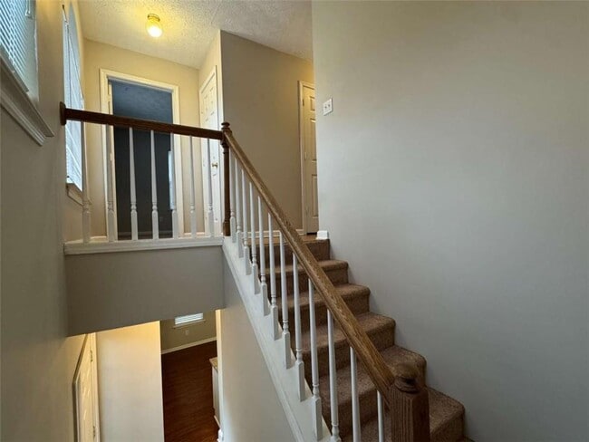 Building Photo - 3047 Regal Park Ct