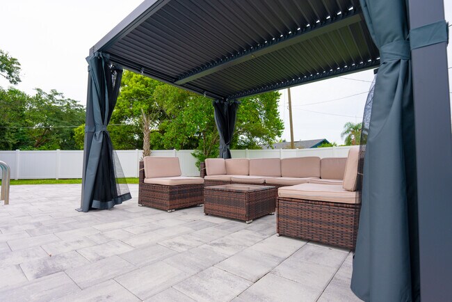 Building Photo - 2627 Ambergate Rd