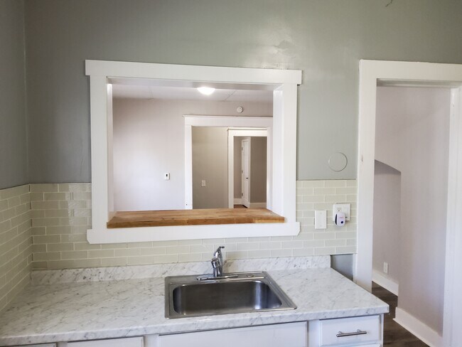 Building Photo - 1191 S Plymouth Ave